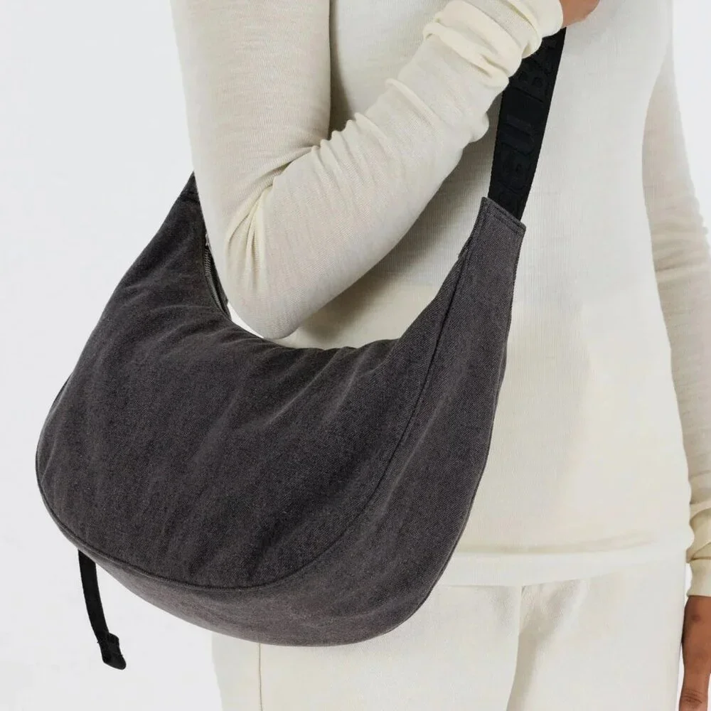 NWT Baggu Medium Crescent Bag - Washed Black Denim - Picture 4 of 12